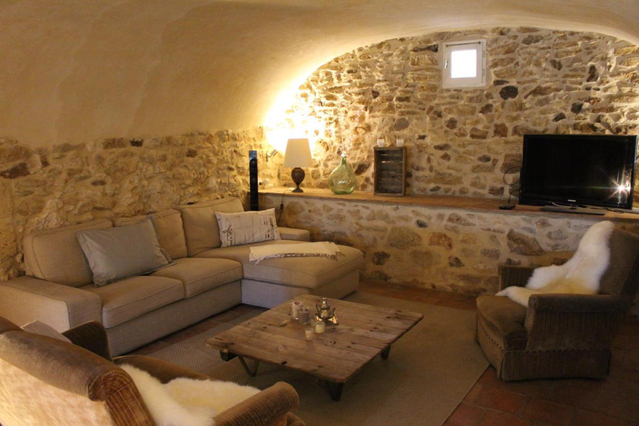 Mas Les Romarins, 10 Min D'Uzes, Piscine Et Grand Jardin Clos, Jeux, Nid De Repos Et Base Pour Activites Dans Le Gard (Adults Only) Extérieur photo